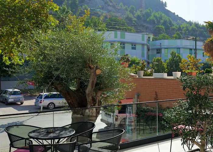 Hotel Central מלון